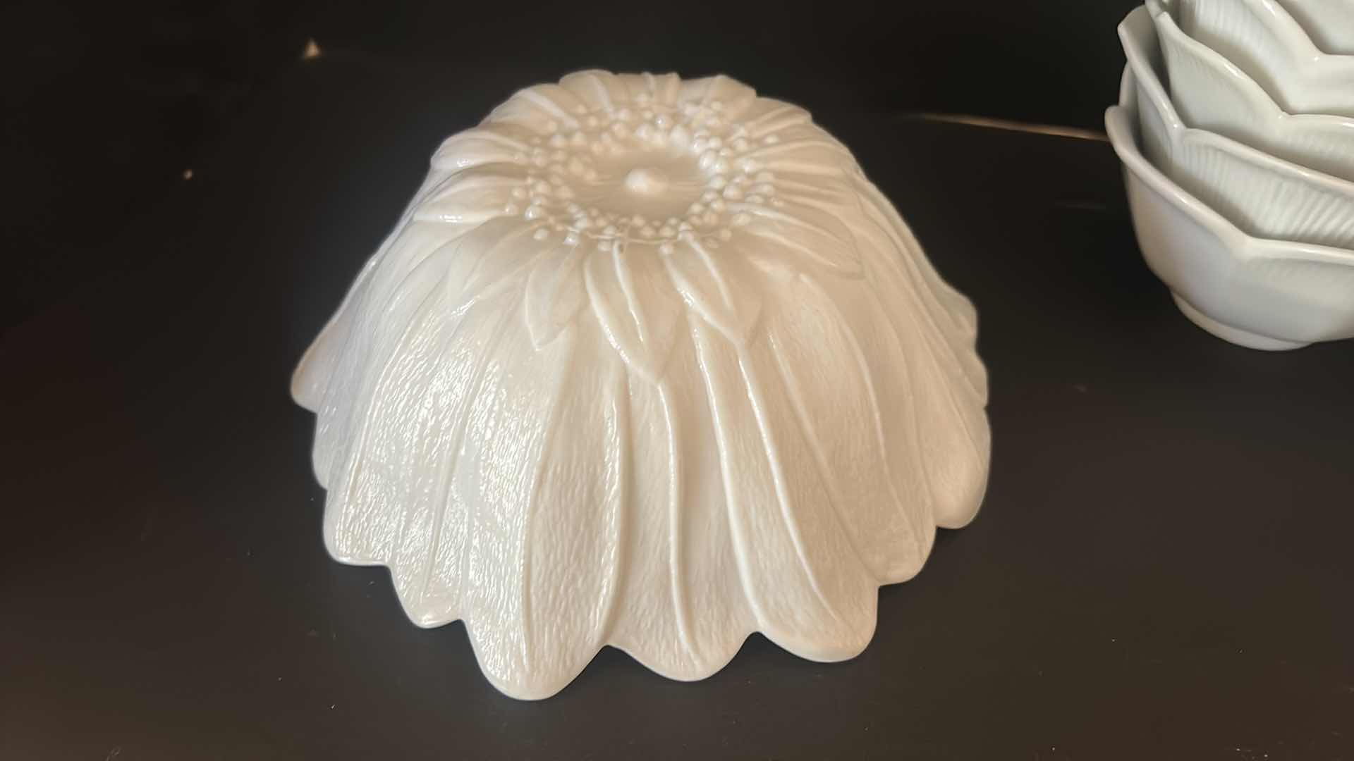 Photo 7 of 14 WHITE SCALLOPED BOWLS