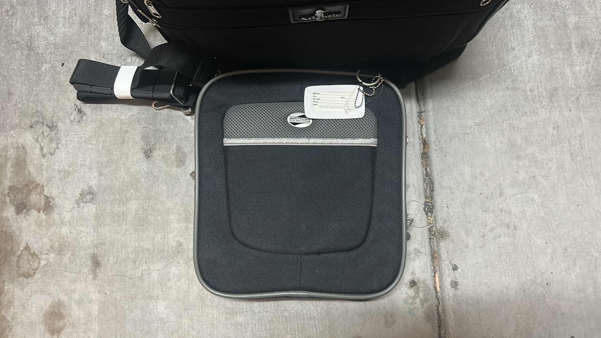 Photo 2 of 4 PC LUGGAGE
