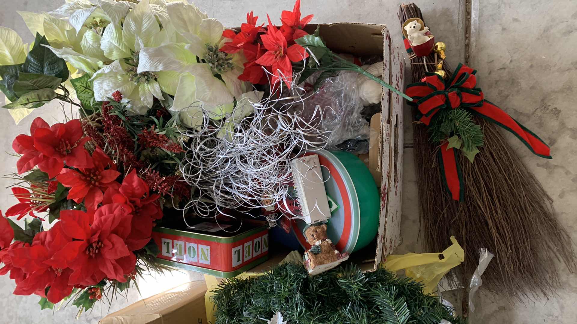 Photo 1 of CHRISTMAS DECOR