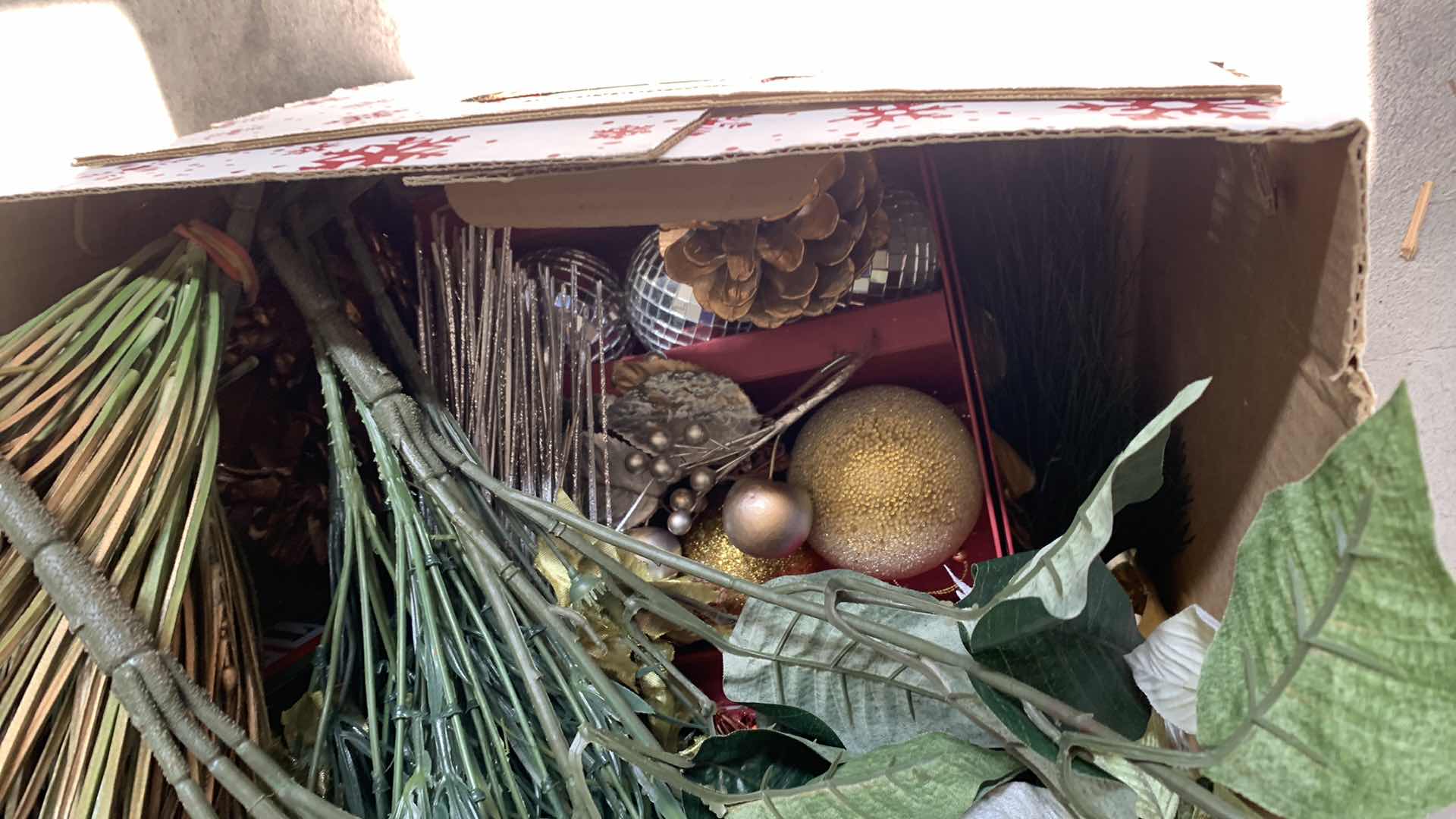 Photo 1 of CHRISTMAS DECOR