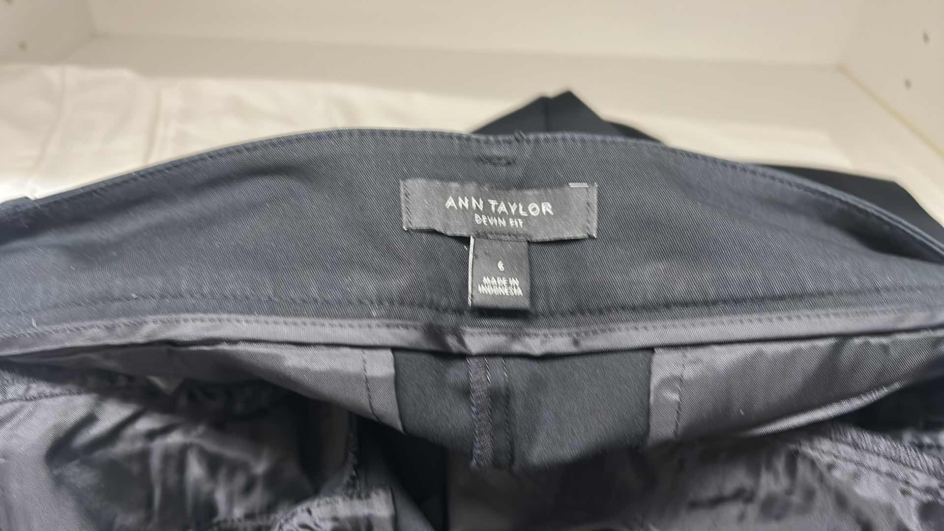 Photo 1 of 6 PAIRS WOMENS DRESSY SHORTS SOME NEW