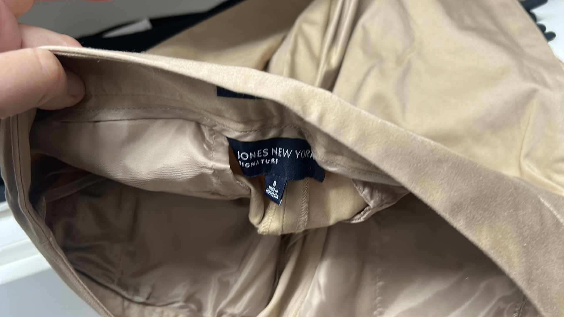 Photo 1 of 6 PAIRS WOMENS DRESSY SHORTS SOME NEW