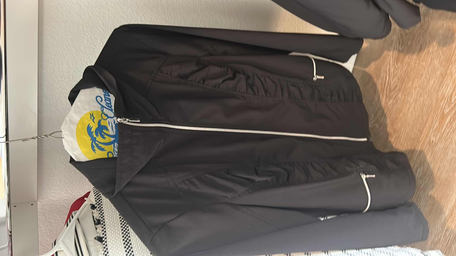 Photo 1 of 7 PIECE WOMENS CLOTHING ASSORTMENT SIZE 6