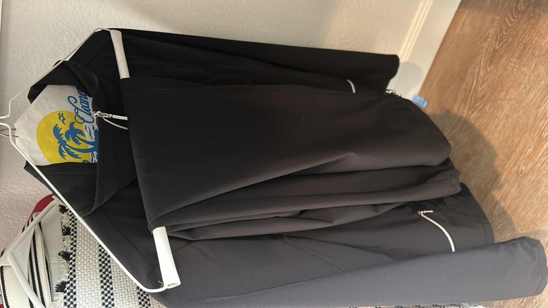 Photo 1 of 7 PIECE WOMENS CLOTHING ASSORTMENT SIZE 6