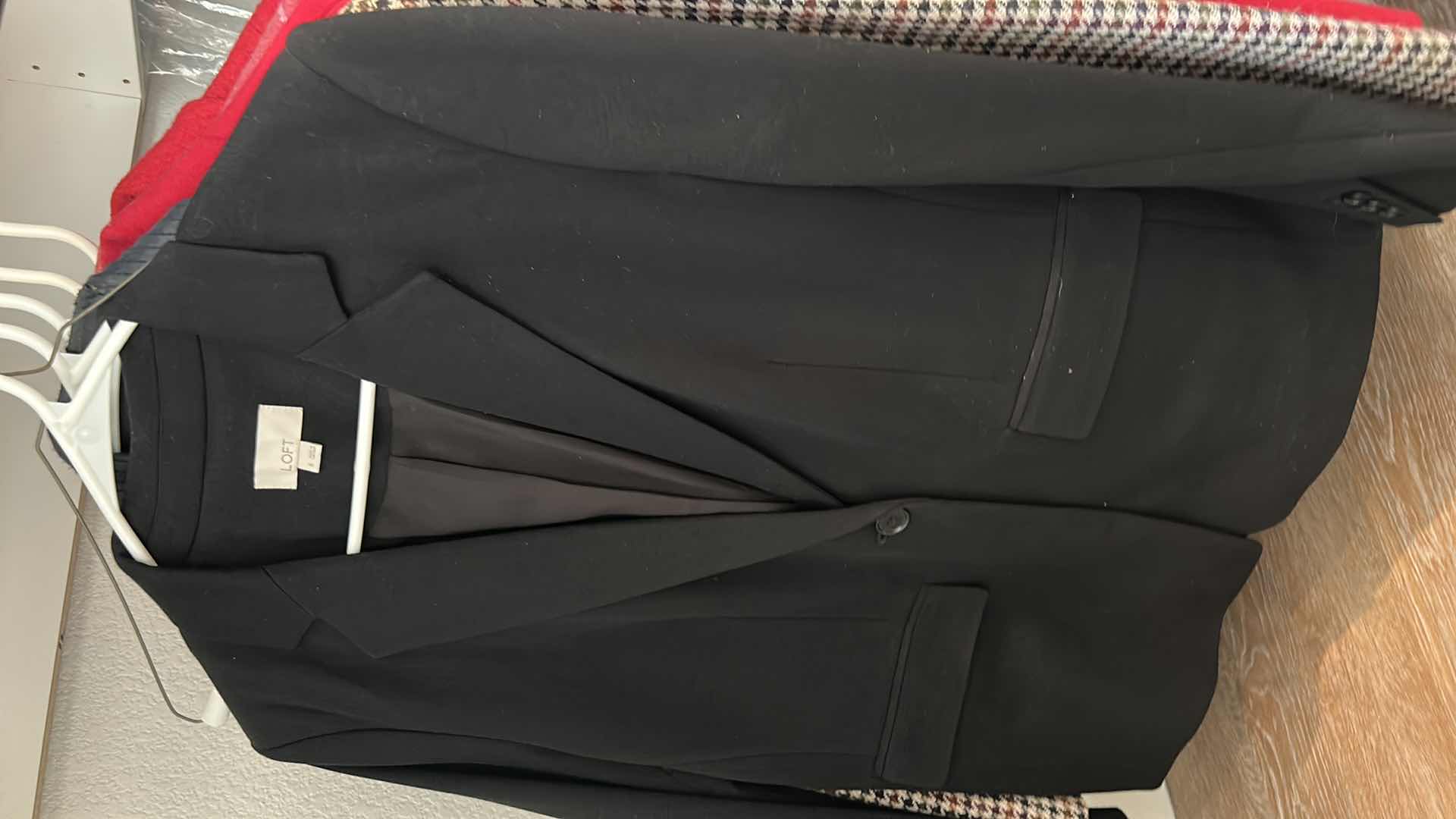 Photo 1 of 6 PIECE WOMENS CLOTHING SIZE 6