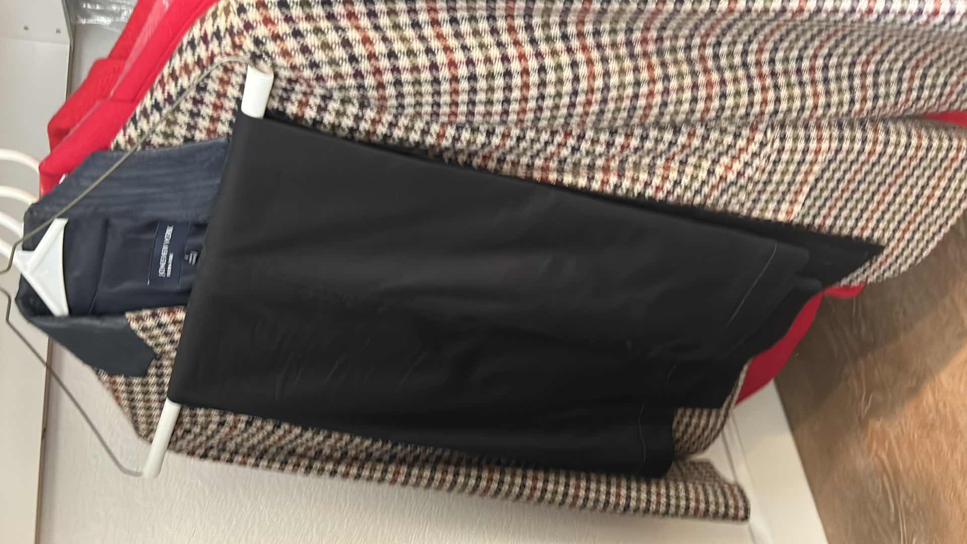 Photo 1 of 6 PIECE WOMENS CLOTHING SIZE 6