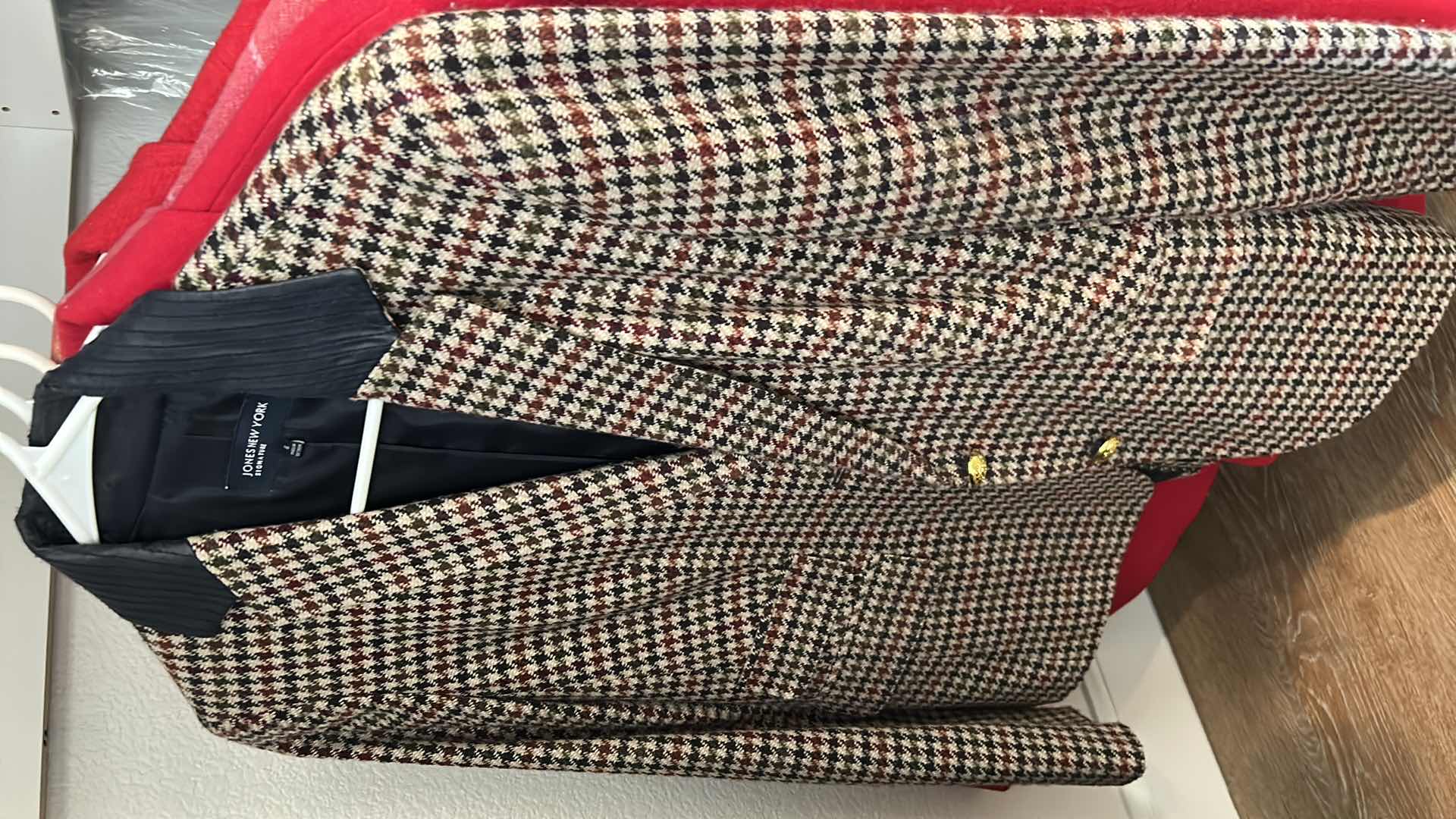 Photo 1 of 6 PIECE WOMENS CLOTHING SIZE 6