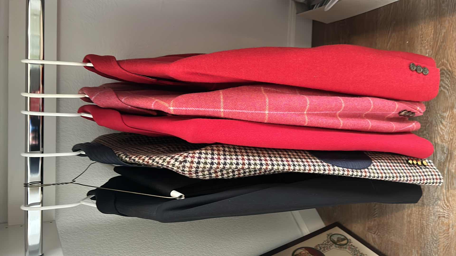 Photo 1 of 6 PIECE WOMENS CLOTHING SIZE 6