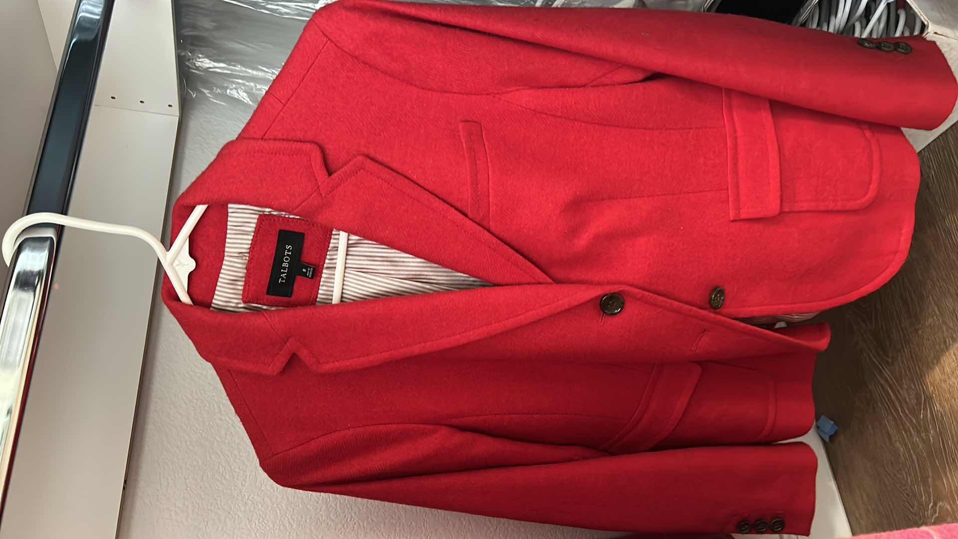 Photo 1 of 6 PIECE WOMENS CLOTHING SIZE 6