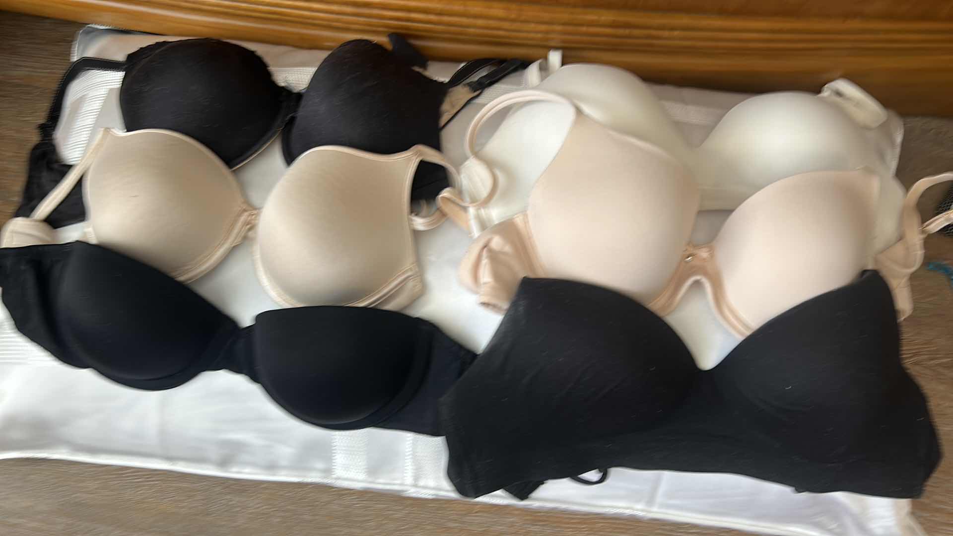 Photo 1 of 6 BRAS 34 and 36 C SOMA, MAIDENFORM AND VICTORIAS SECRET