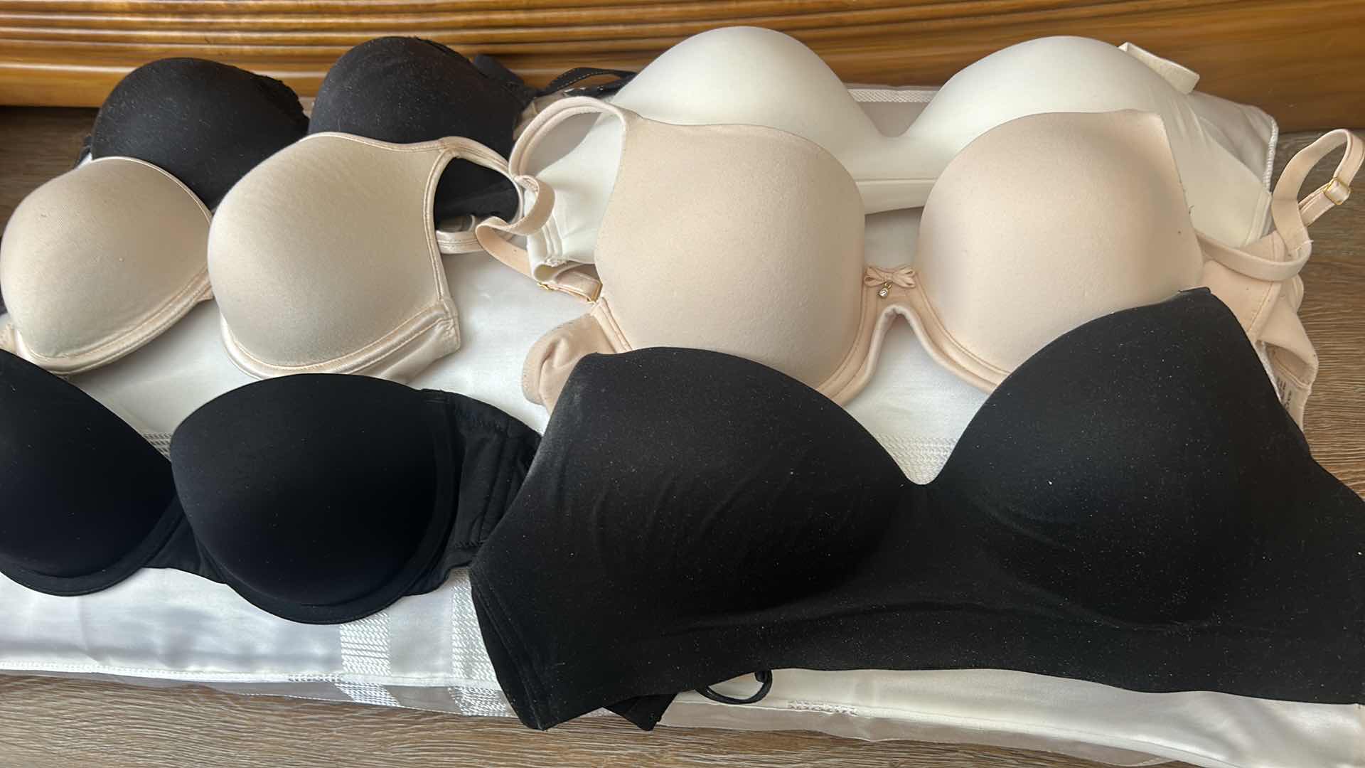 Photo 1 of 6 BRAS 34 and 36 C SOMA, MAIDENFORM AND VICTORIAS SECRET