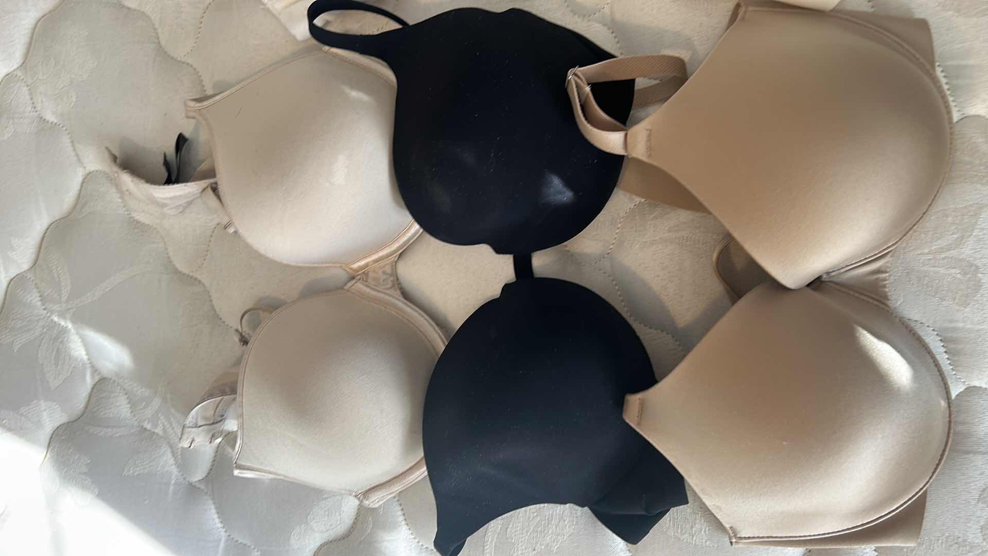 Photo 1 of 6 BRAS 34 and 36 C SOMA, MAIDENFORM AND VICTORIAS SECRET