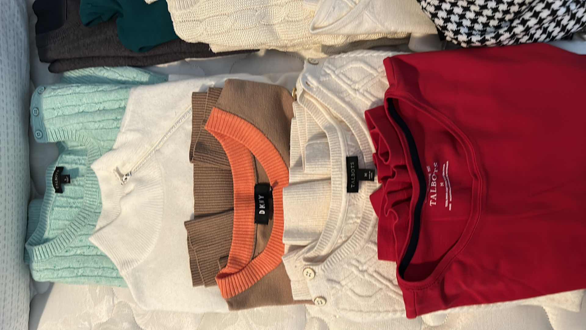 Photo 1 of 10 DESIGNER SWEATERS SIZE M