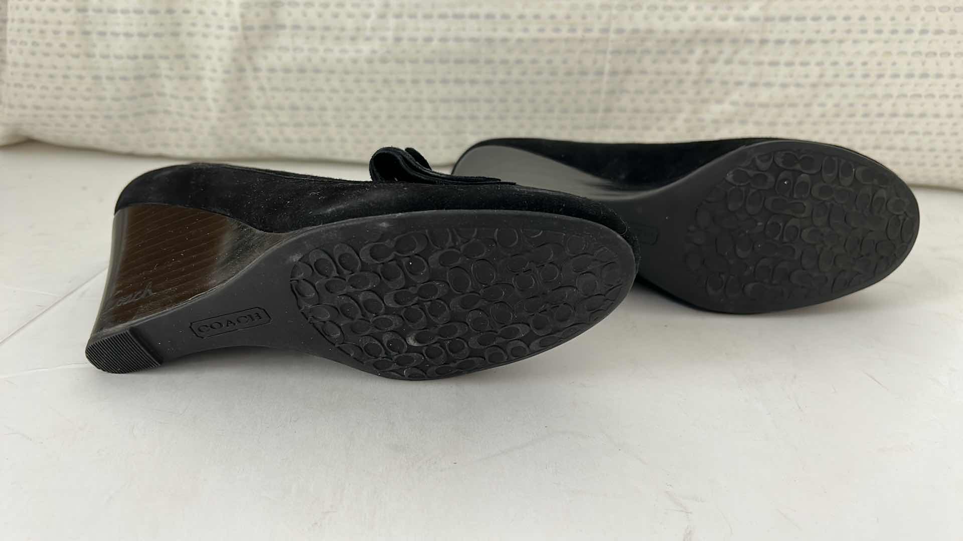 Photo 1 of COACH TERRI KIDSUEDE BLACK 7.5