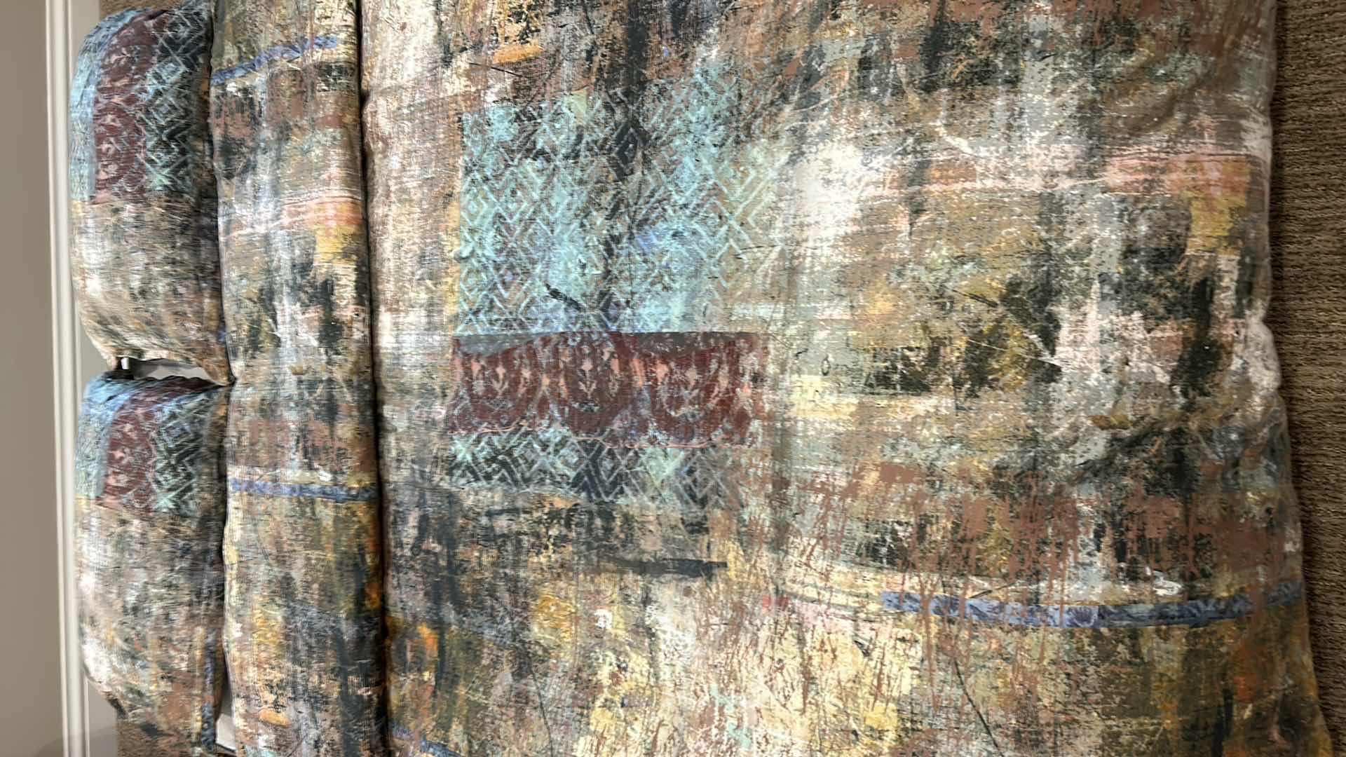 Photo 1 of QUEEN COMFORTER AND 2 PILLOWS