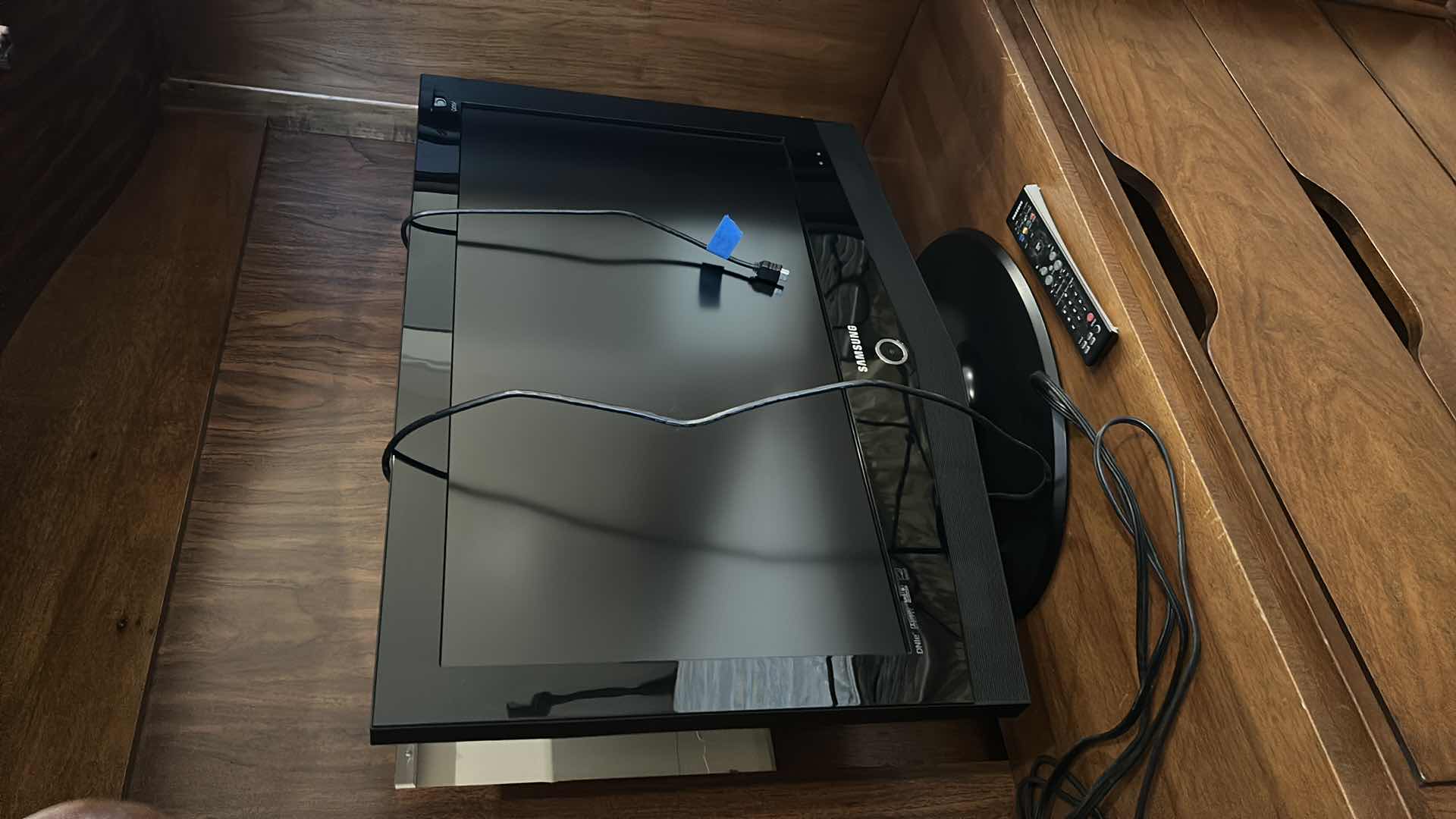 Photo 1 of 31” SAMSUNG TV WITH REMOTE