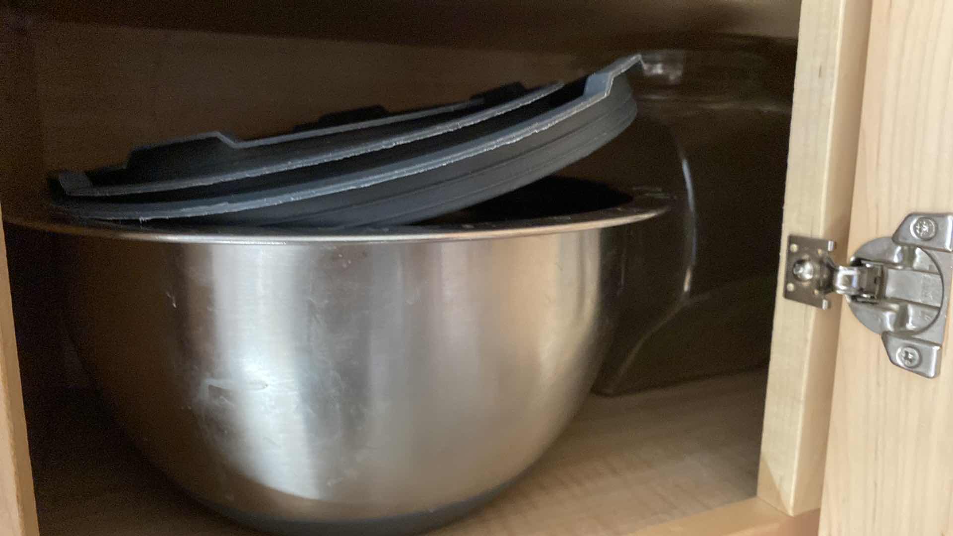 Photo 1 of CONTENTS OF KITCHEN CABINET MIXING BOWLS MEASURING CUPS BASKETS