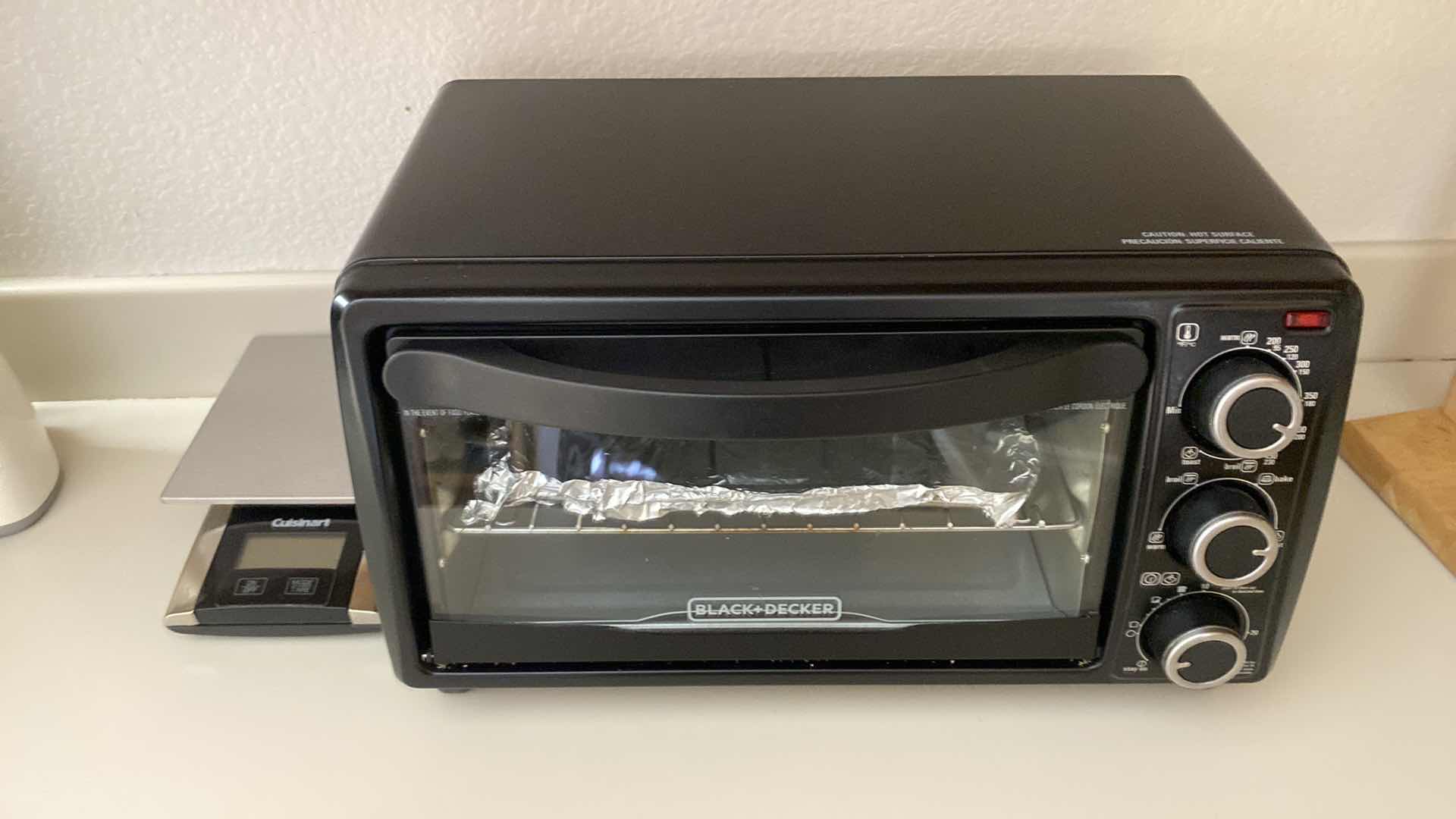 Photo 3 of BLACK & DECKER TOASTER OVEN CUISINART SCALE AND BANANA HOLDER
