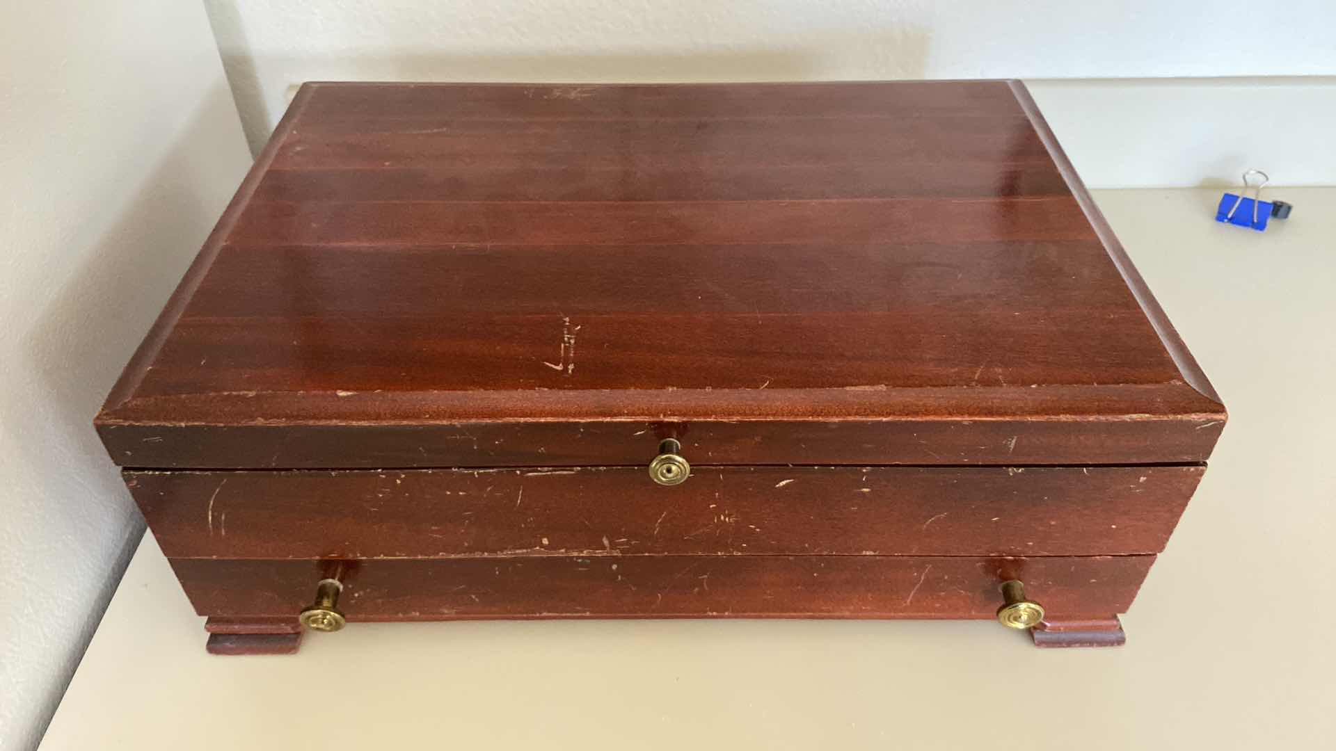 Photo 8 of VINTAGE 1847 ROGERS BROS. SILVERPLATE SILVERWARE SET IN BOX