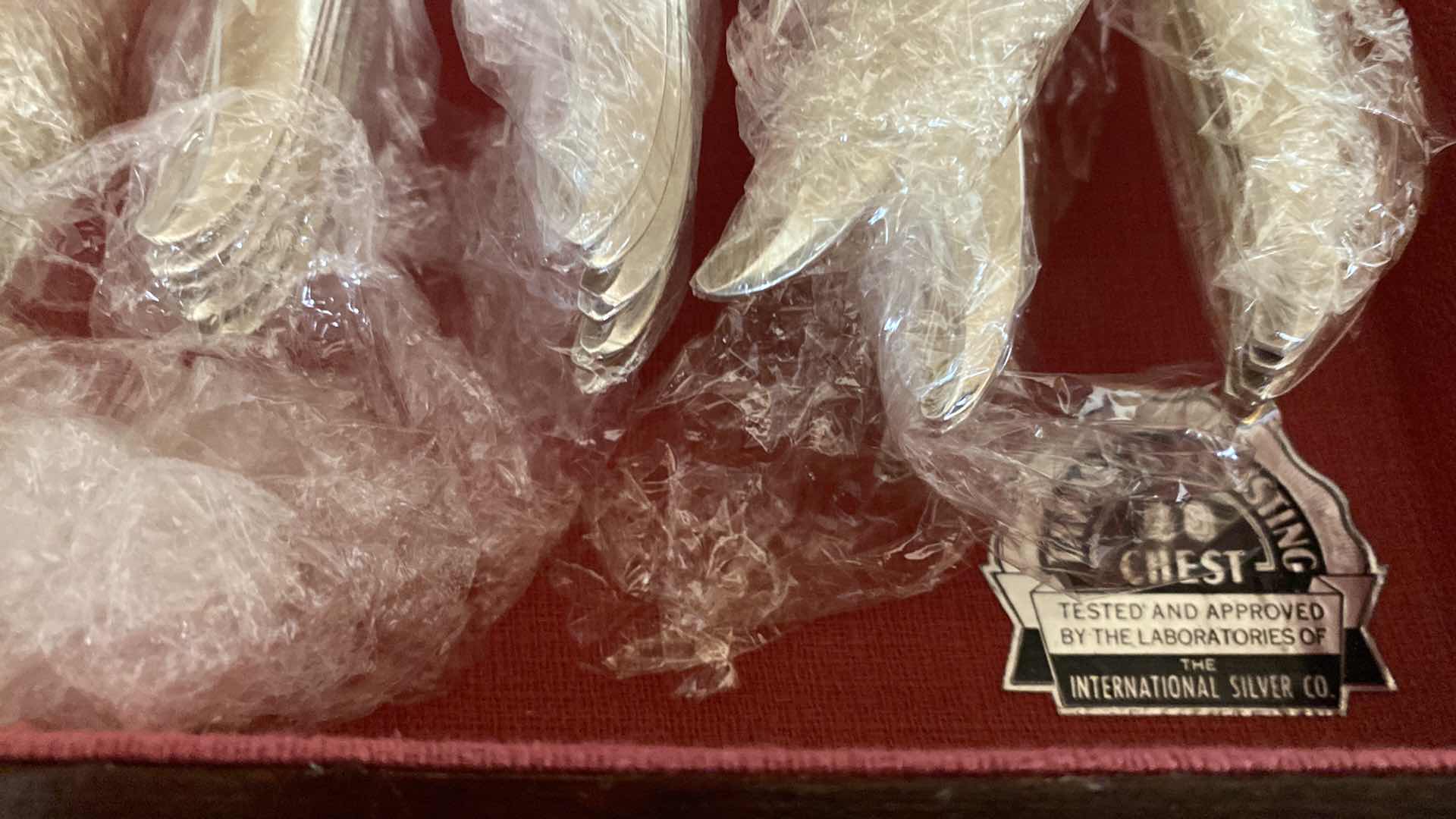 Photo 6 of VINTAGE 1847 ROGERS BROS. SILVERPLATE SILVERWARE SET IN BOX