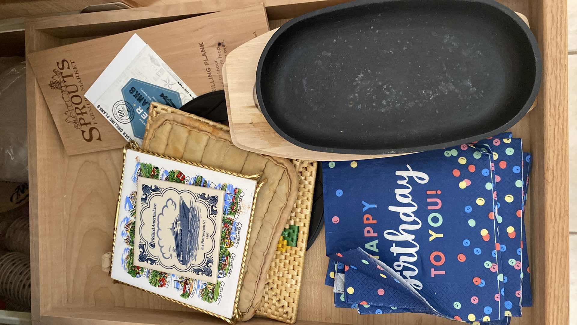 Photo 1 of CONTENTS OF CABINET PAPER GOODS