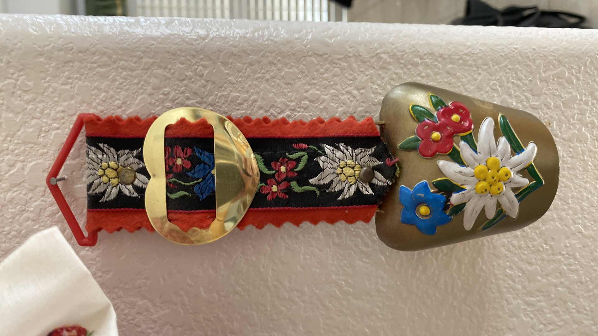 Photo 1 of 3 - PIECES WALL DECOR COW, COW BELL AND CHEF PLAQUE