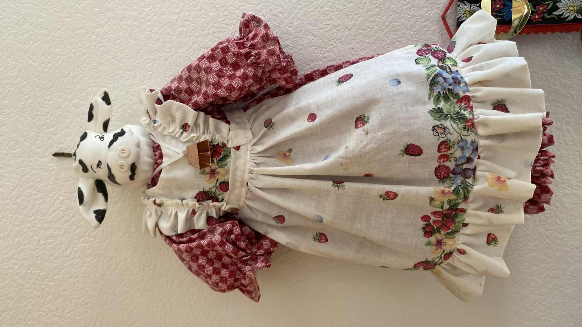 Photo 1 of 3 - PIECES WALL DECOR COW, COW BELL AND CHEF PLAQUE