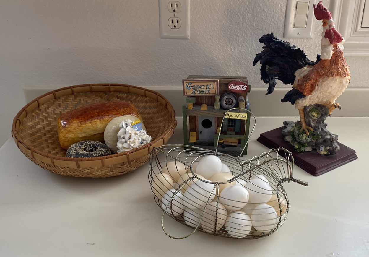 Photo 1 of ROOSTER H 14” AND ASSORTED HOME DECOR