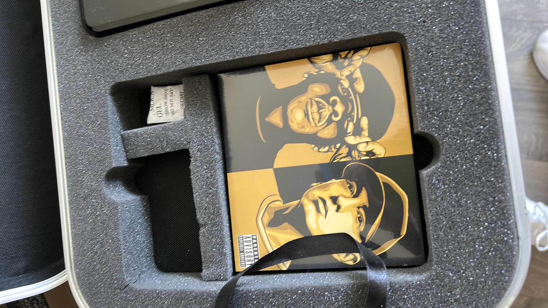 Photo 1 of DJ HERO RENEGADE