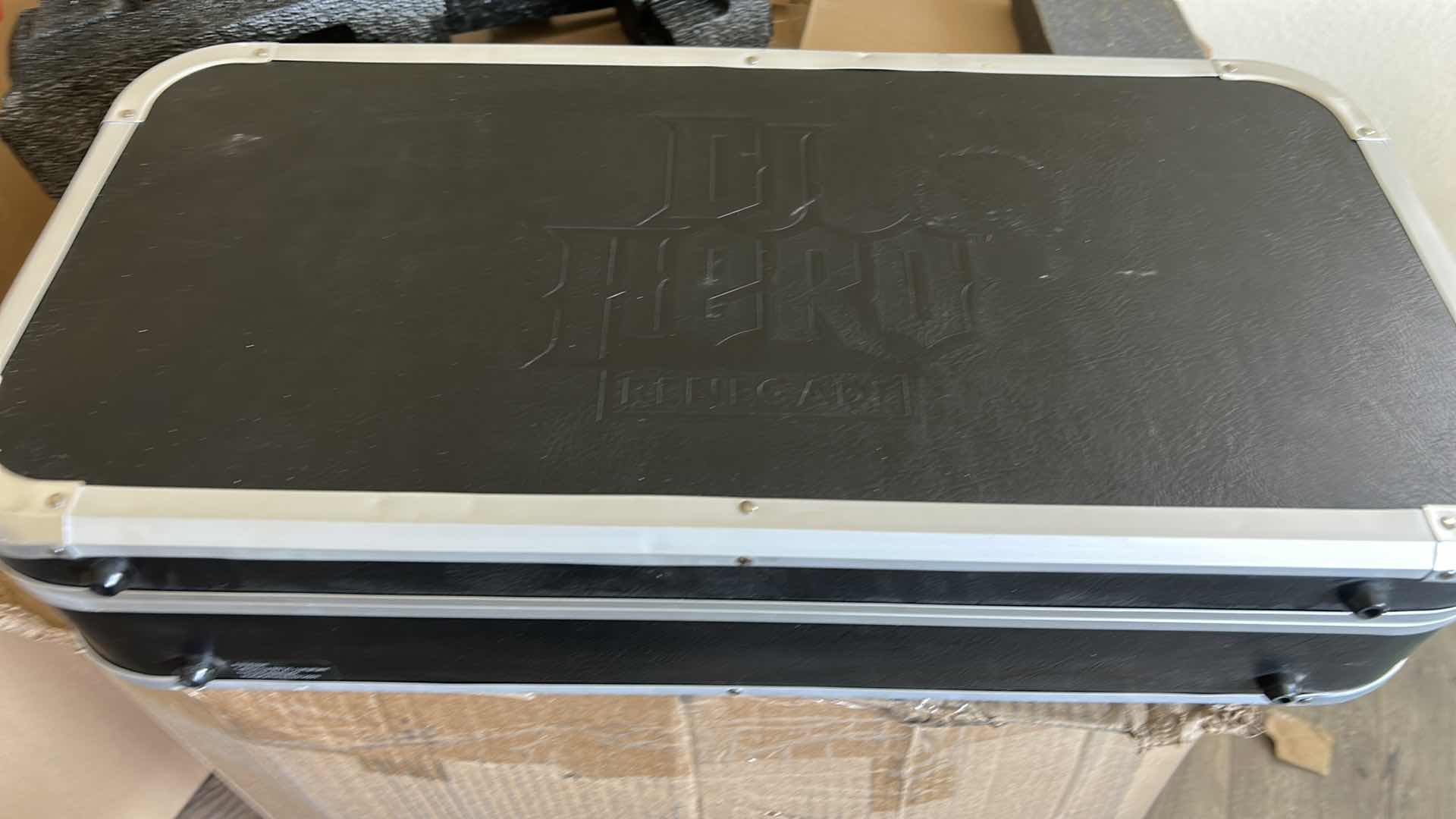 Photo 1 of DJ HERO RENEGADE