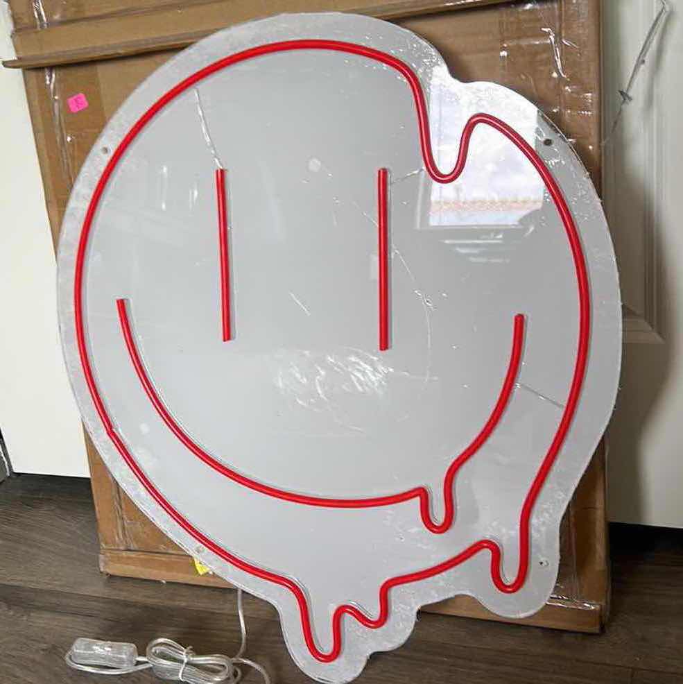 Photo 1 of NEON LED MELTINGHAPPY FACE LIGHT UP WALL DECOR H 22.25”
