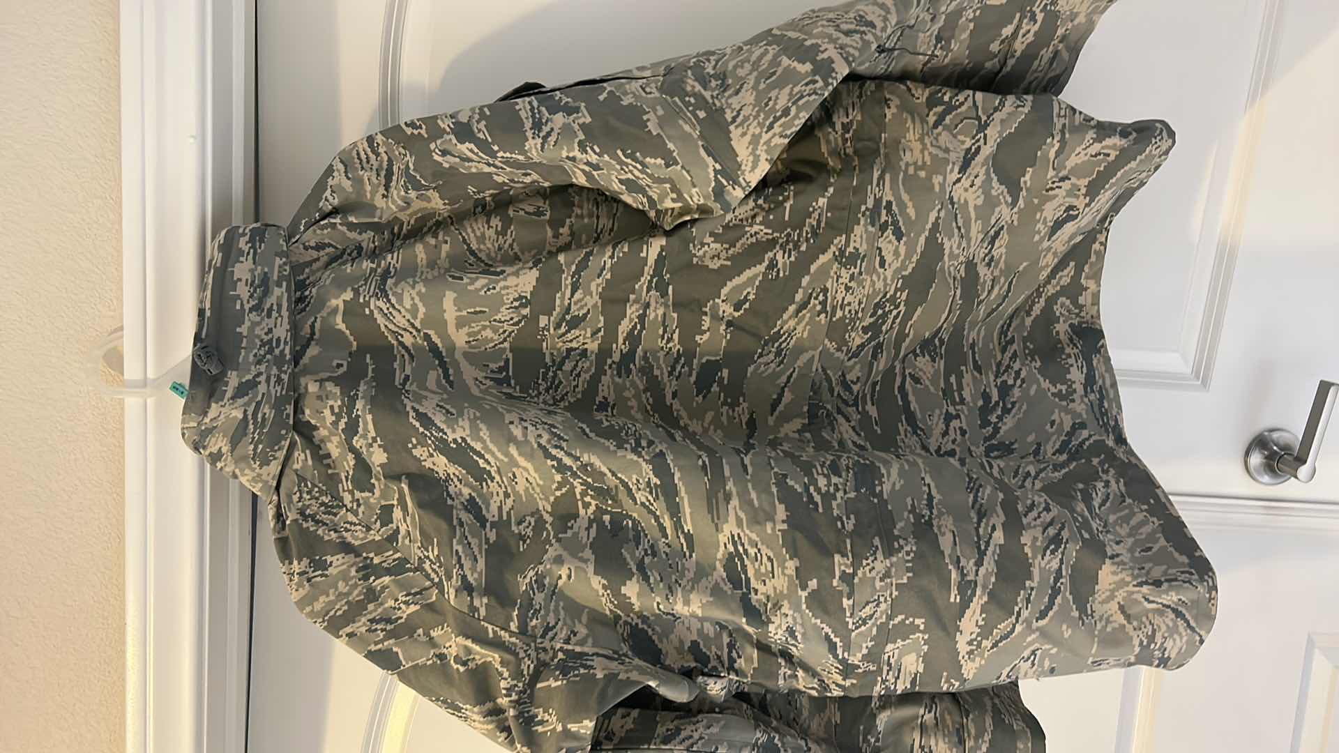 Photo 1 of NEW GORE-TEX CAMO ZIP UP JACKET WITH HOOD SIZE L