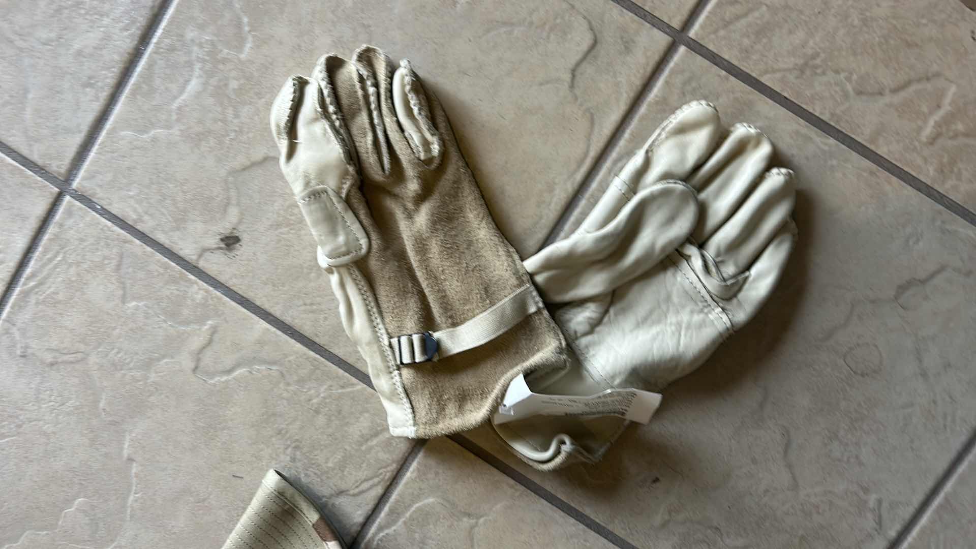 Photo 1 of NEW MILITARY CAMO JACKET, HAT, GLOVES & PANTS SIZE L