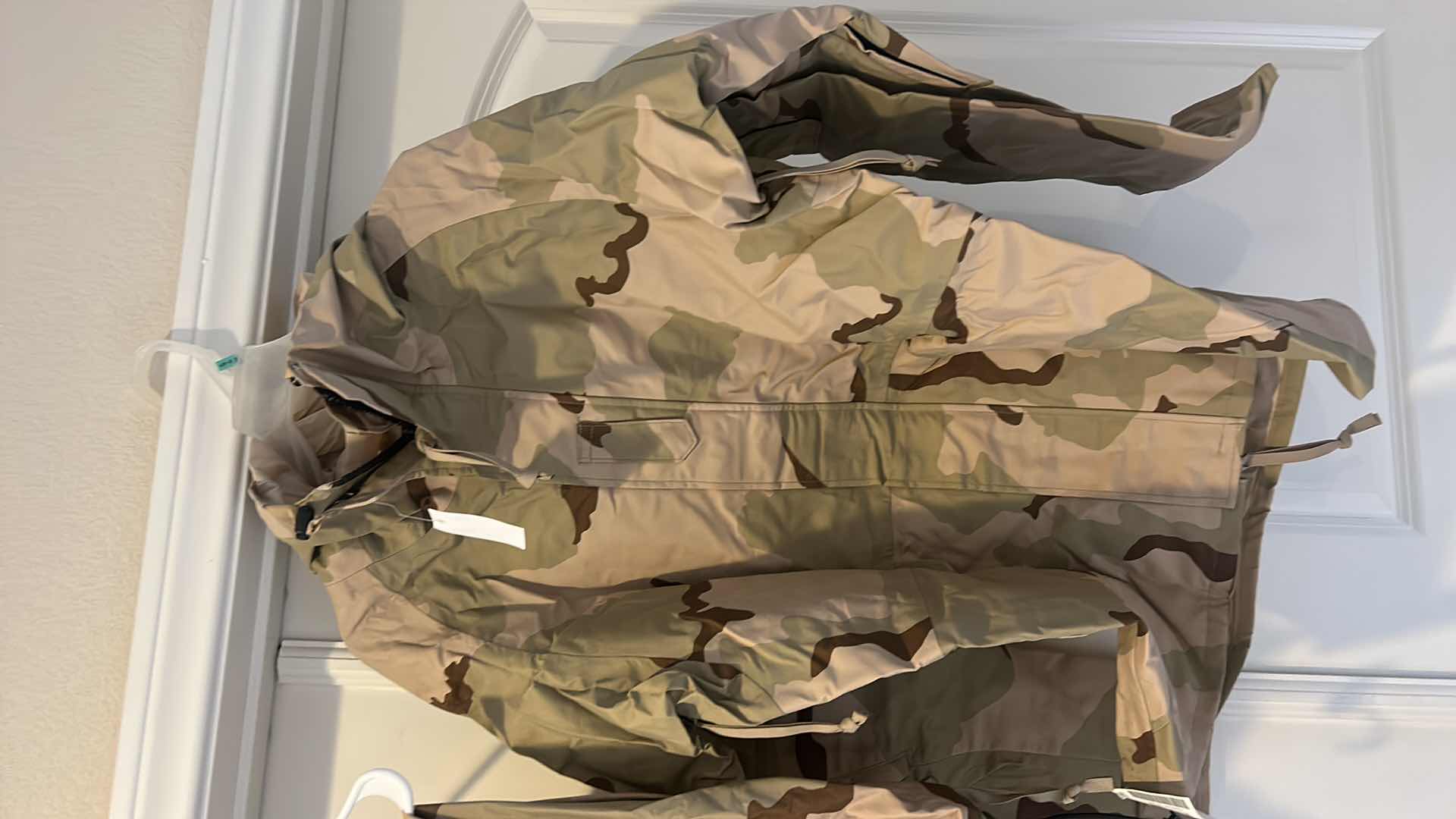 Photo 1 of NEW MILITARY CAMO JACKET, HAT, GLOVES & PANTS SIZE L