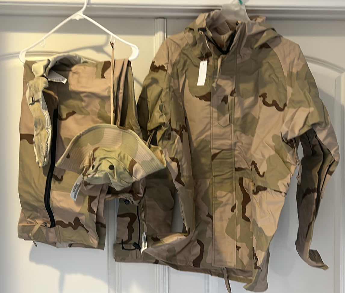 Photo 1 of NEW MILITARY CAMO JACKET, HAT, GLOVES & PANTS SIZE L