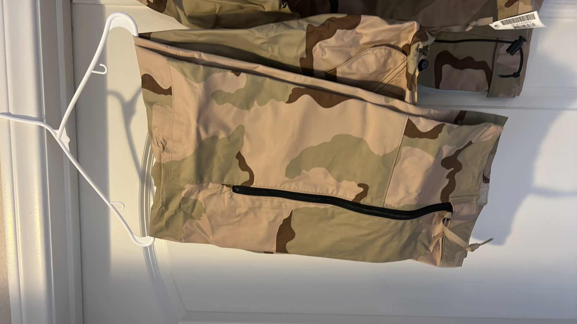 Photo 1 of NEW MILITARY CAMO JACKET, HAT, GLOVES & PANTS SIZE L