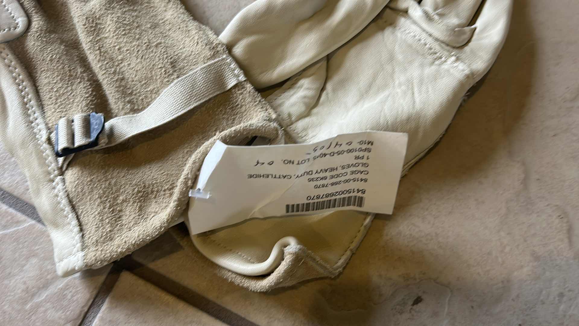 Photo 1 of NEW MILITARY CAMO JACKET, HAT, GLOVES & PANTS SIZE L