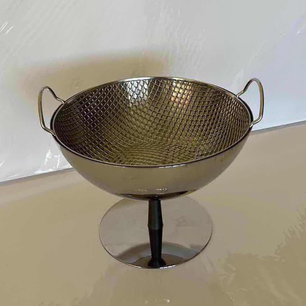 Photo 1 of ALESSIO ITALY INOX 18/10 SILVER FLOWER CENTERPIECE H6.5”