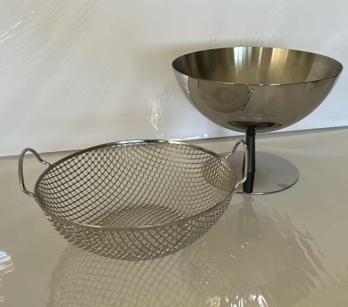 Photo 3 of ALESSIO ITALY INOX 18/10 SILVER FLOWER CENTERPIECE H6.5”