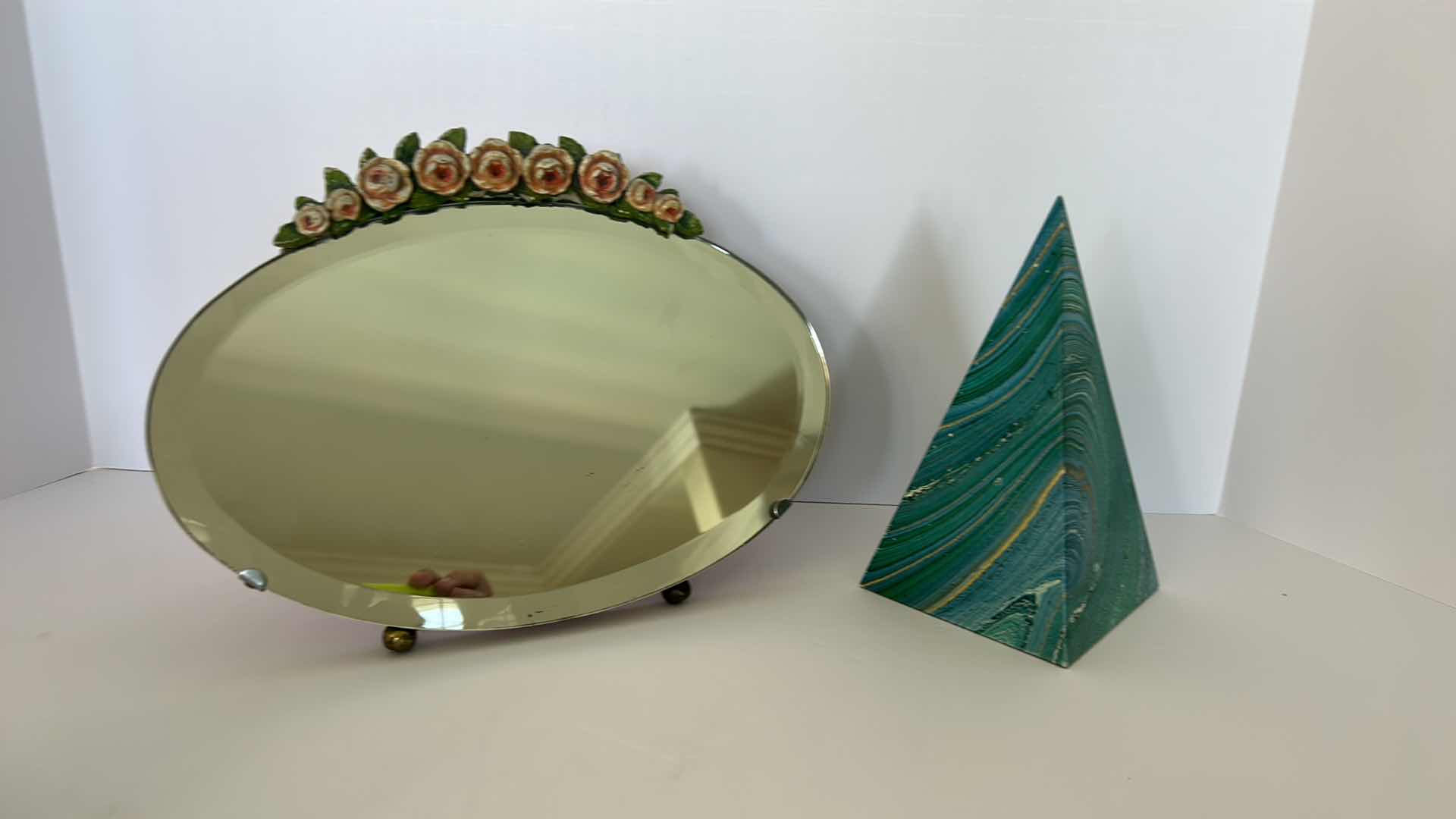 Photo 1 of HOME ACCESSORIES