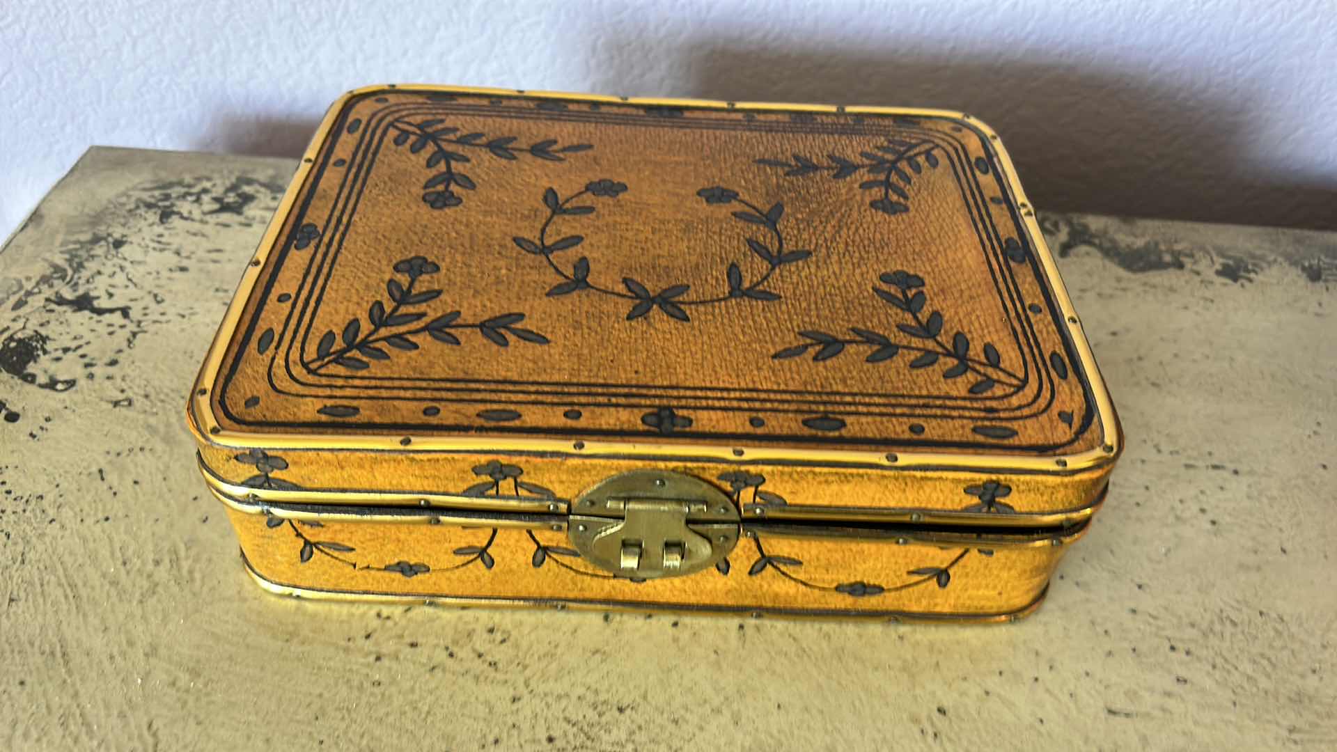 Photo 1 of HOME DECOR ASSORTMENT