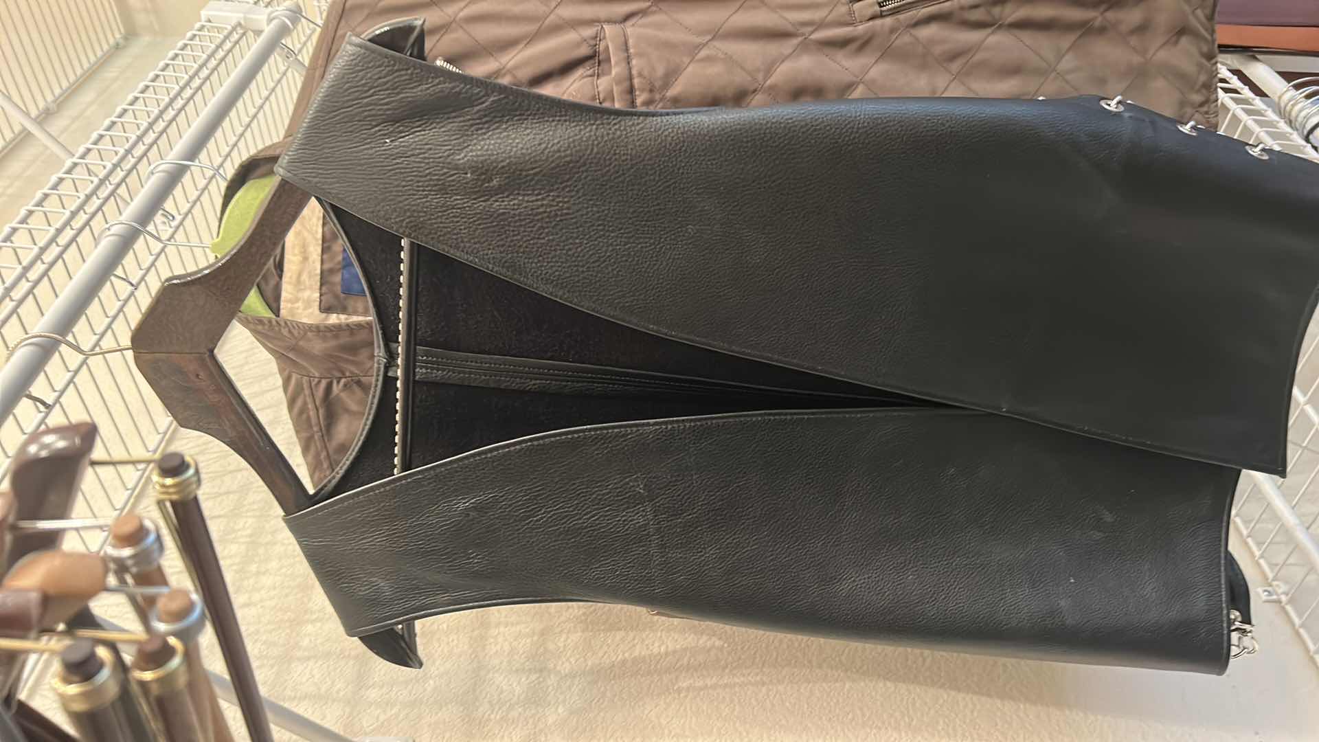 Photo 1 of 3 MENS VESTS SIZE L