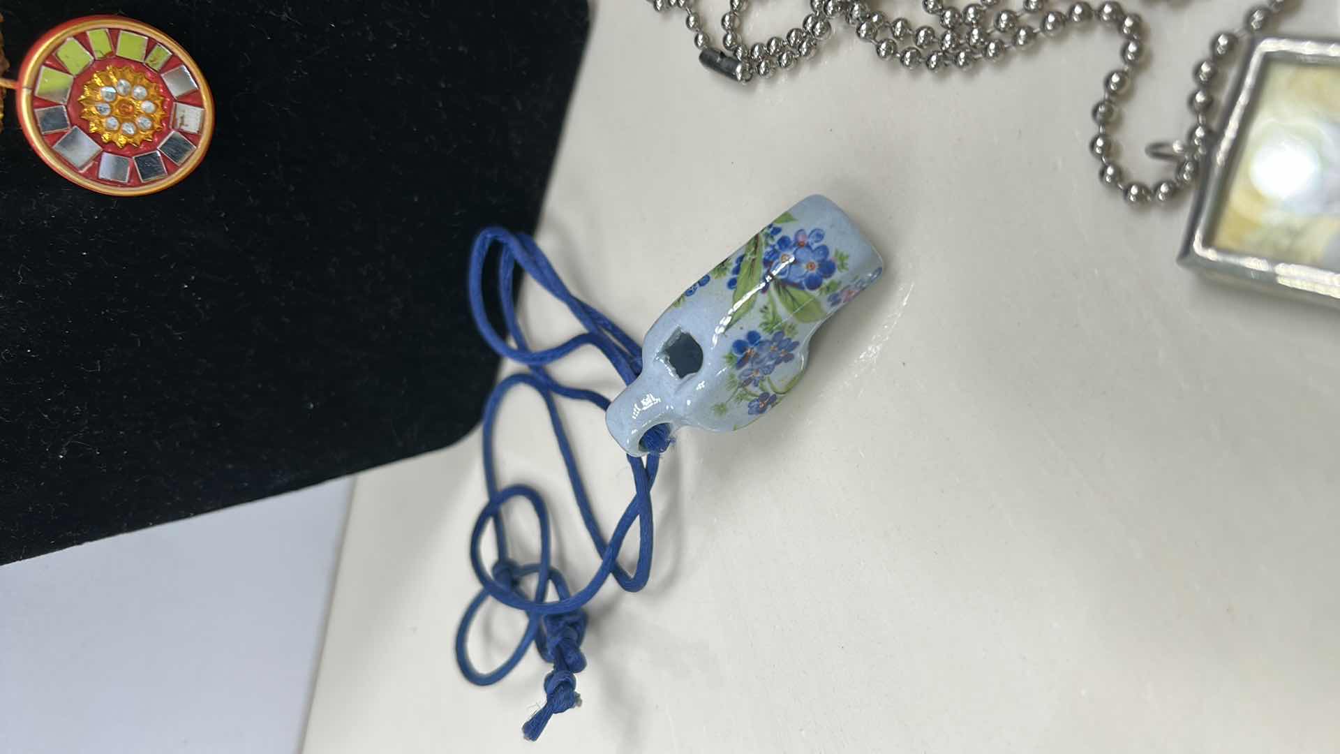 Photo 4 of COSTUME JEWELRY - 5 NECKLACES