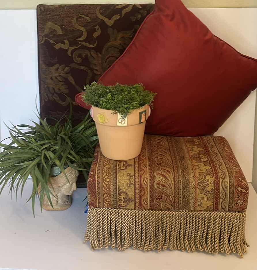 Photo 1 of HOME DECOR ASSORTMENT