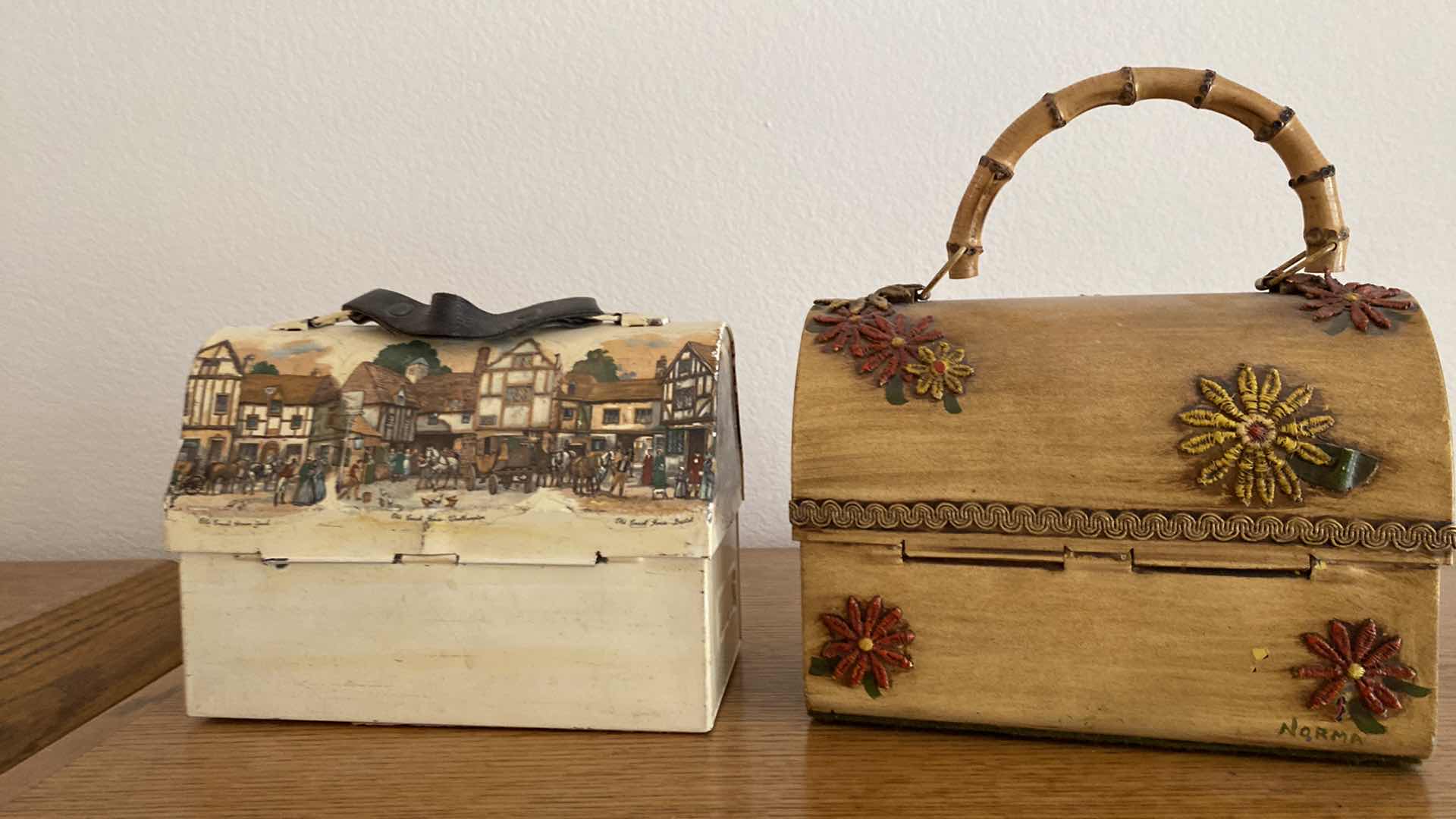 Photo 1 of 2- LADIES UNIQUE LUNCH PAIL STYLE HANDBAGS