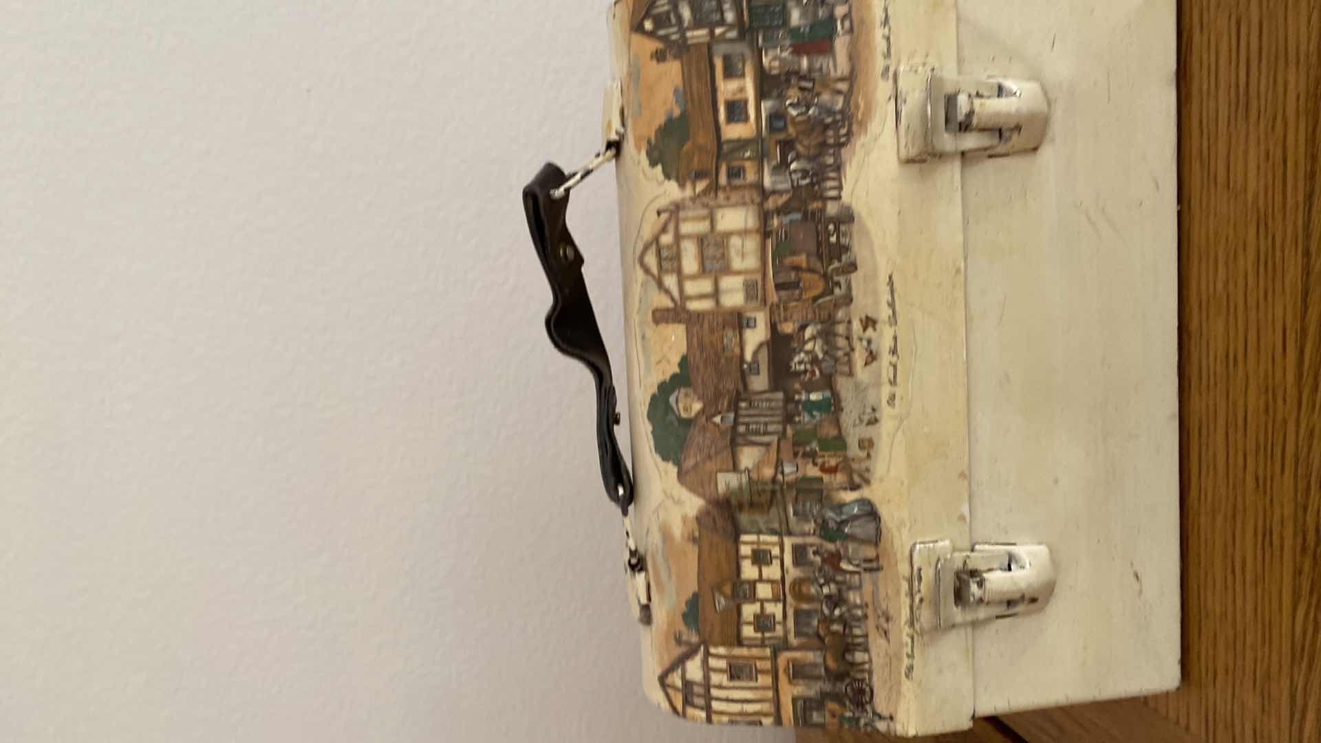 Photo 1 of 2- LADIES UNIQUE LUNCH PAIL STYLE HANDBAGS