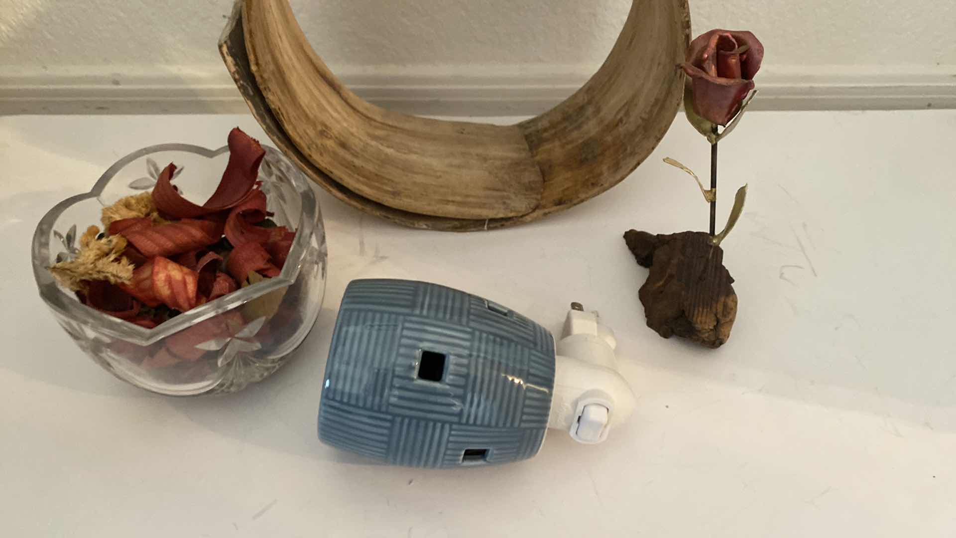 Photo 1 of HOME DECOR ASSORTMENT