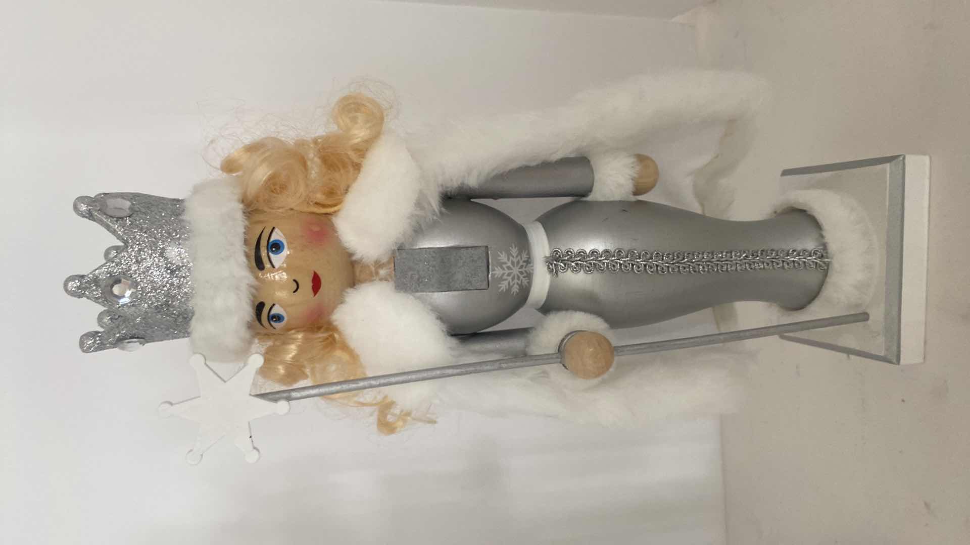 Photo 1 of KUNG & QUEEN NUTCRACKERS H14”