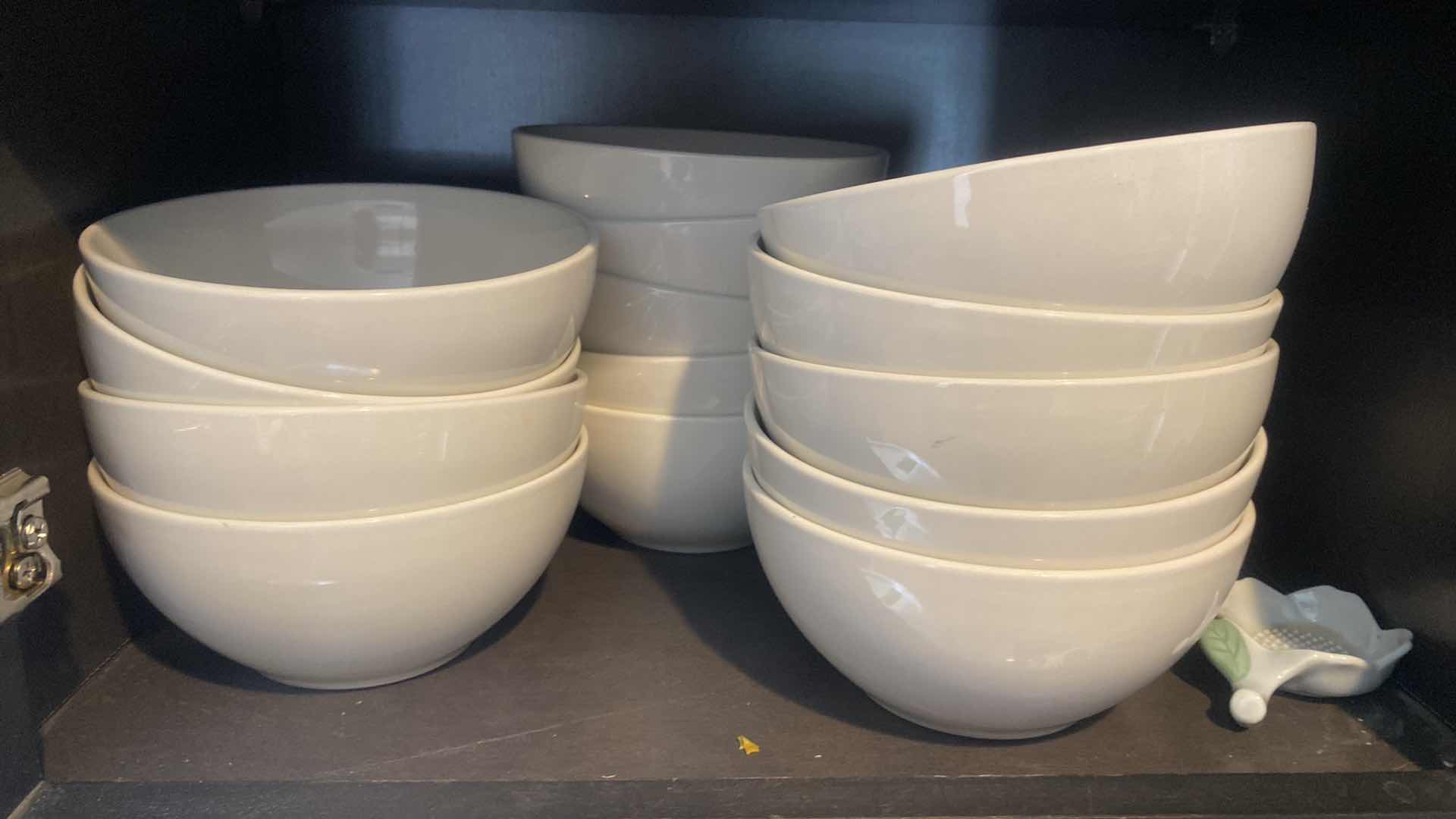 Photo 1 of CONTENTS KITCHEN CABINET-THOMSON POTTERY WHITE BOWLS & BAKEWARE
