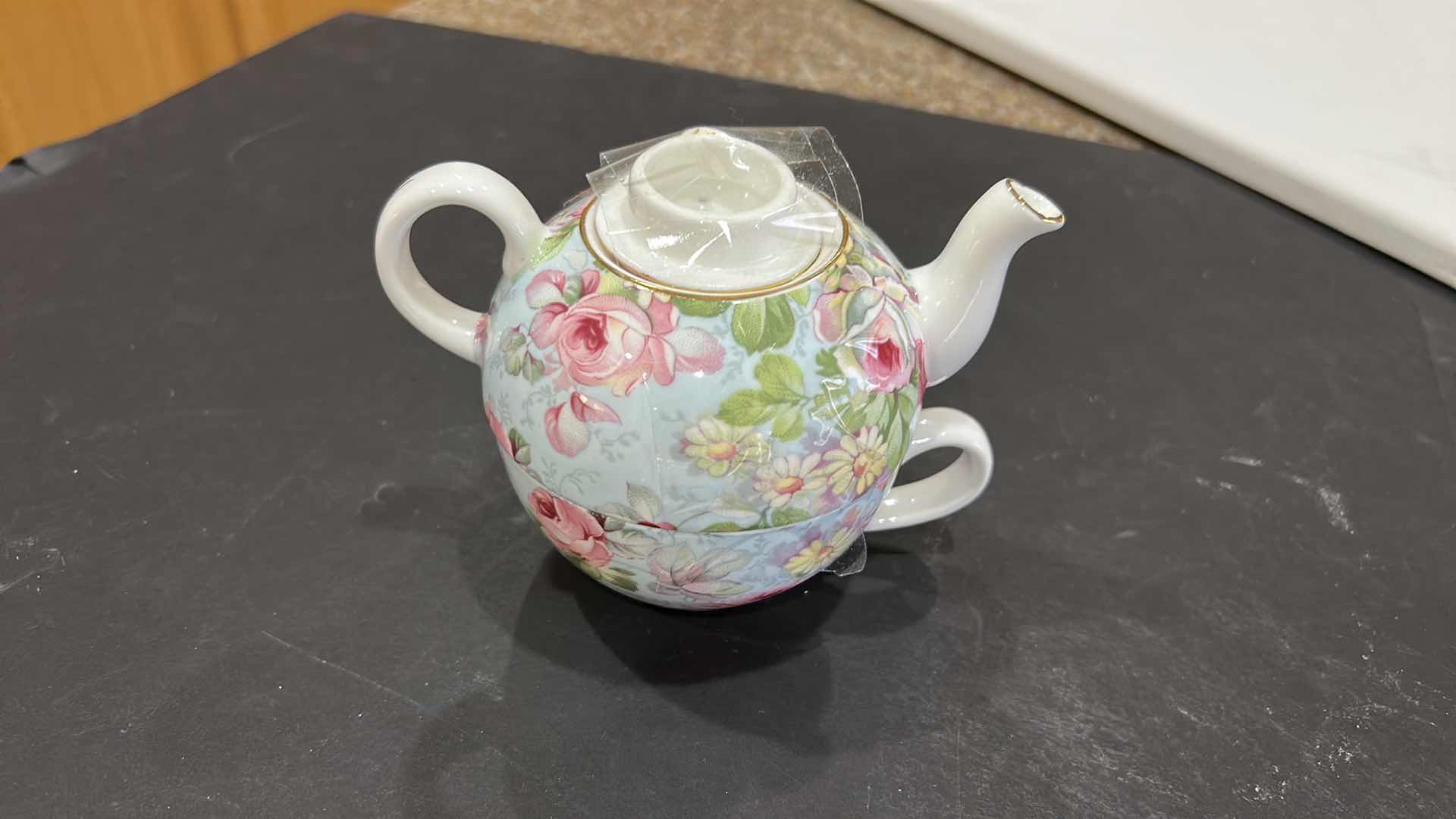 Photo 1 of BETHANY MADE IN STAFFIRDSHIRE ENGLAND FINE BONE CHINA SINGLE CUP TEA SET